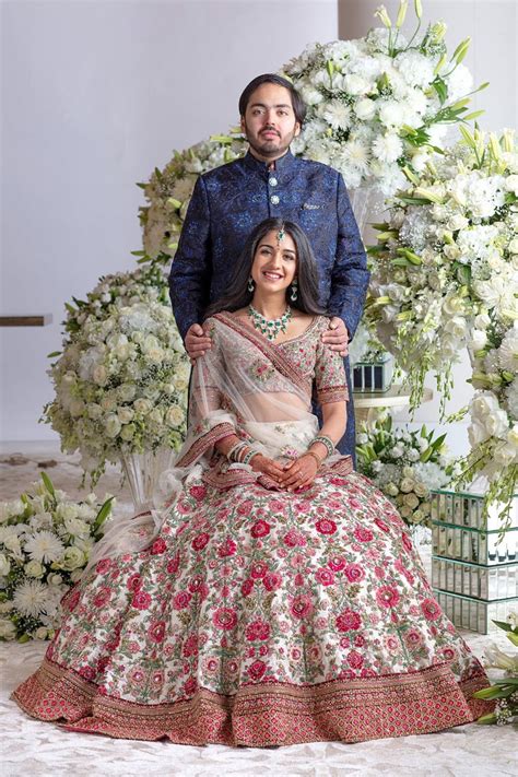 anant ambani wedding dress cost.